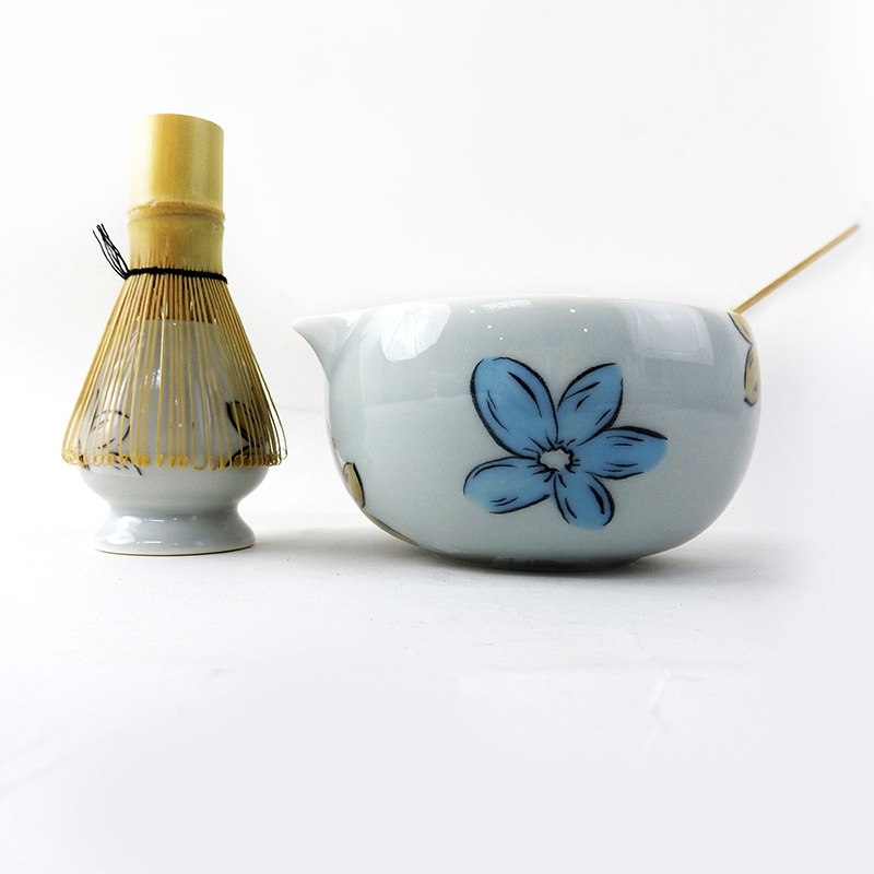 ชุดทำชาเขียวญี่ปุ่น (มัทฉะ) 4 ชิ้น พร้อมชามปากเท สีขาวลายดอกไม้