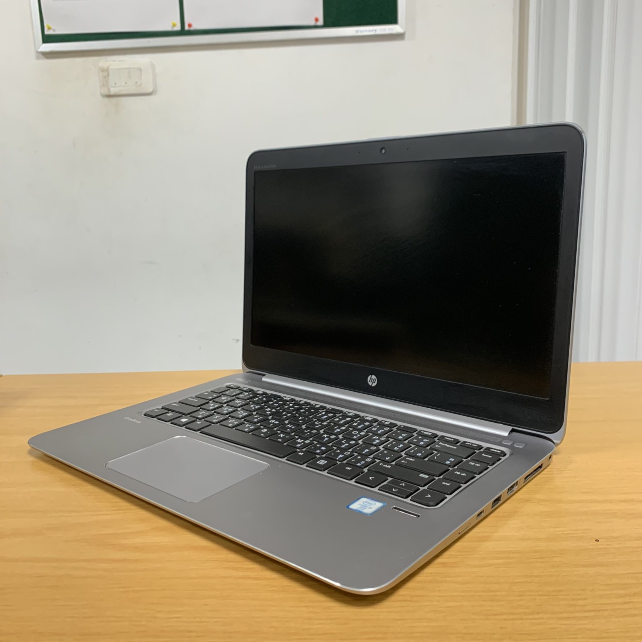 (Used) HP EliteBook Folio 1040 G3, 6th Gen Core i5, 8GB DDR4 RAM, 256GB SSD, 14"