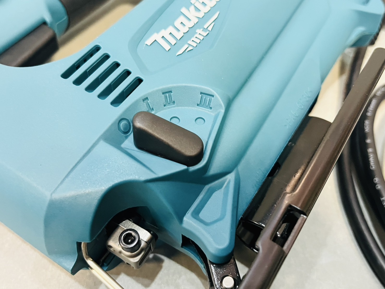เครื่องเลื่อยจิ๊กซอ MAKITA M4301B