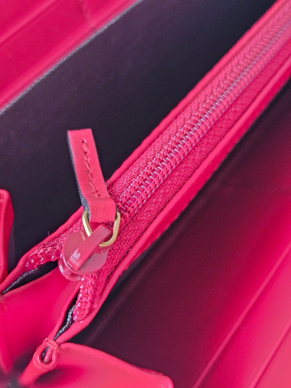 Gucci Marmont Zip Around Wallet สีแดง