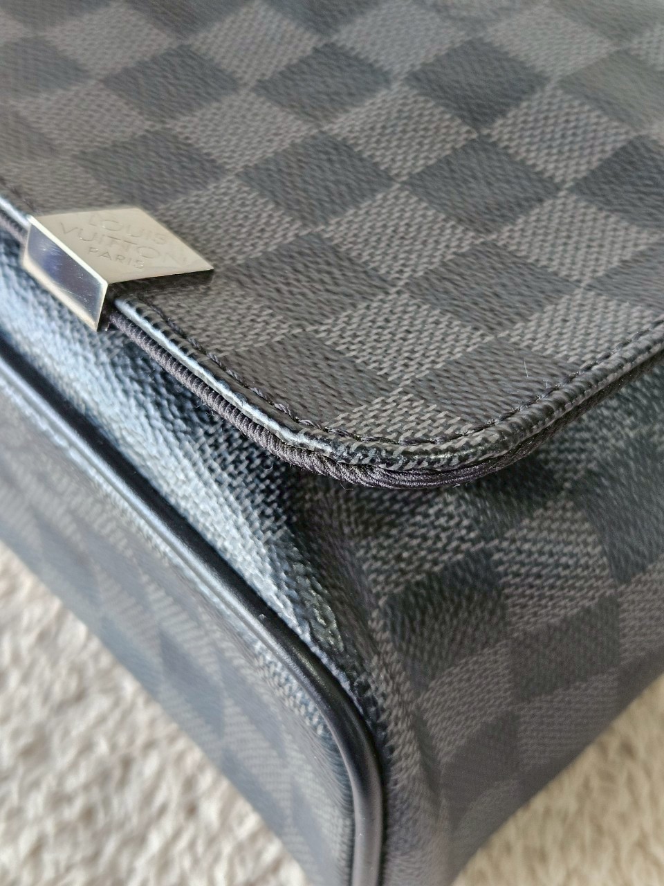 LV District Damier Graphite MM