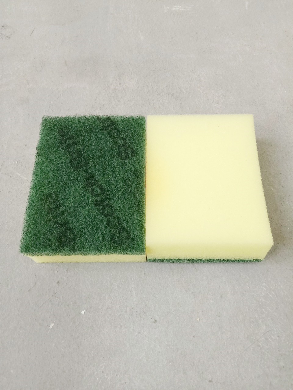 ฟองน้ำพร้อมสก็อตไบร์ท