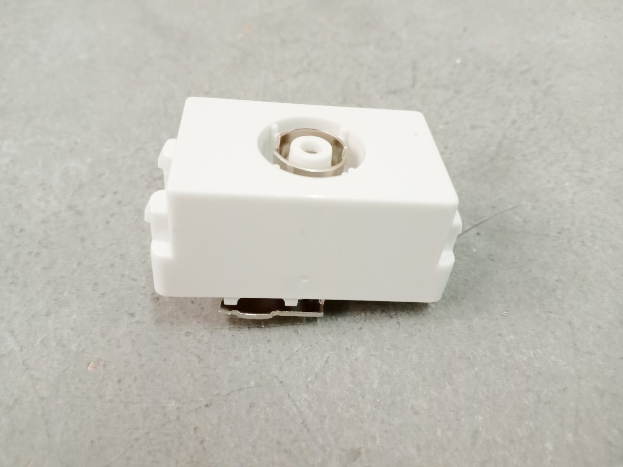 ปลั๊ก TV วีน่า รุ่นใหม่ LV0001