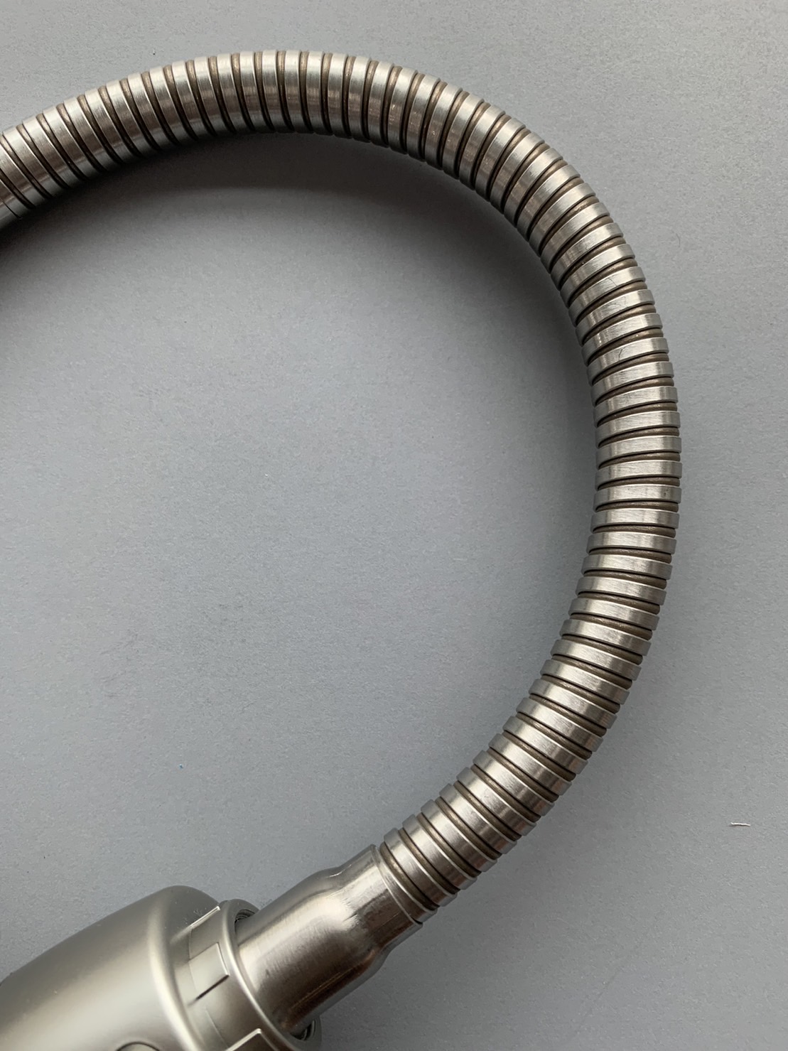 ก๊อกอัดแผง R18SS สแตนเลส ยืนสายอ่อน ก้านปัด