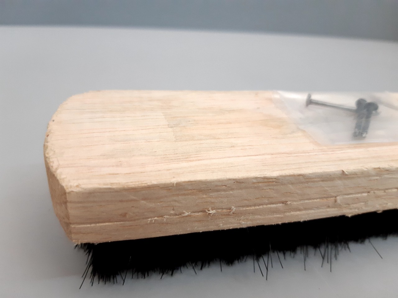 แปรงสลัดน้ำปูน มีด้าม ตราช้าง