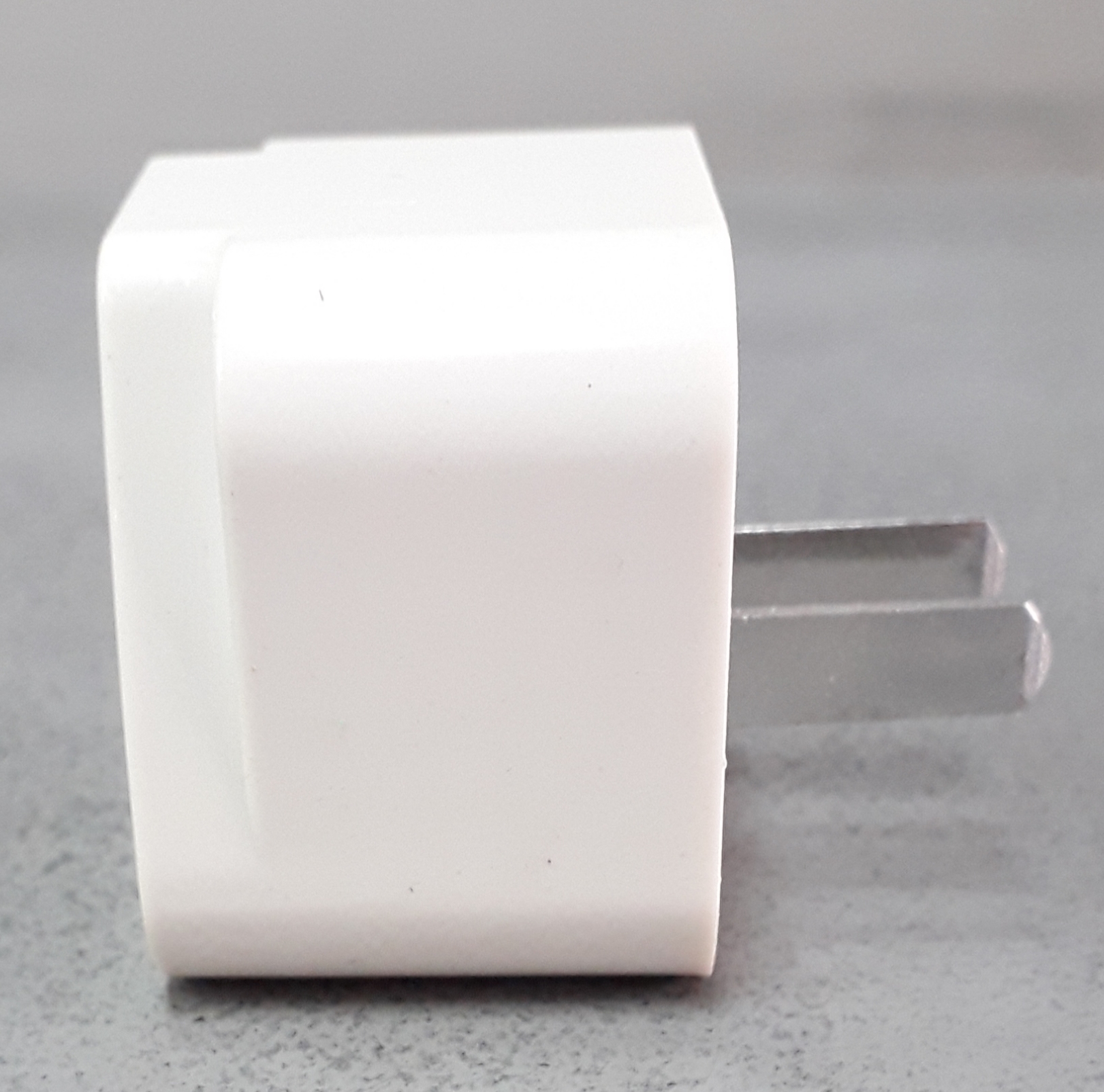 ปลั๊กแปลง (ปลั๊กคอม เข้า3ขา ออก2ขา)