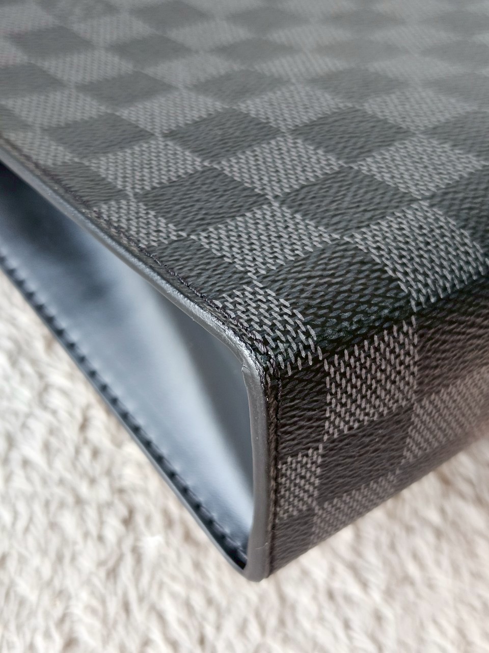 LV Pochette Voyage Graphite MM