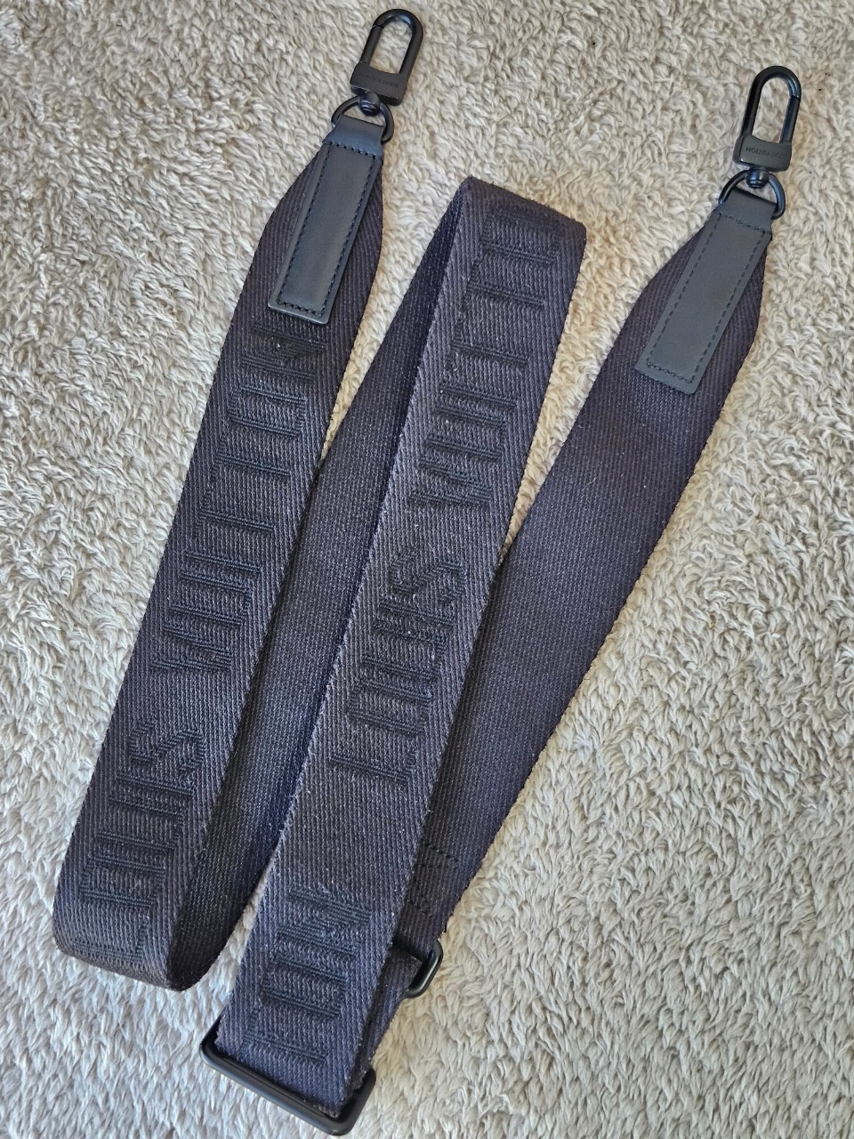 LV M59161 Alpha Wearable Wallet