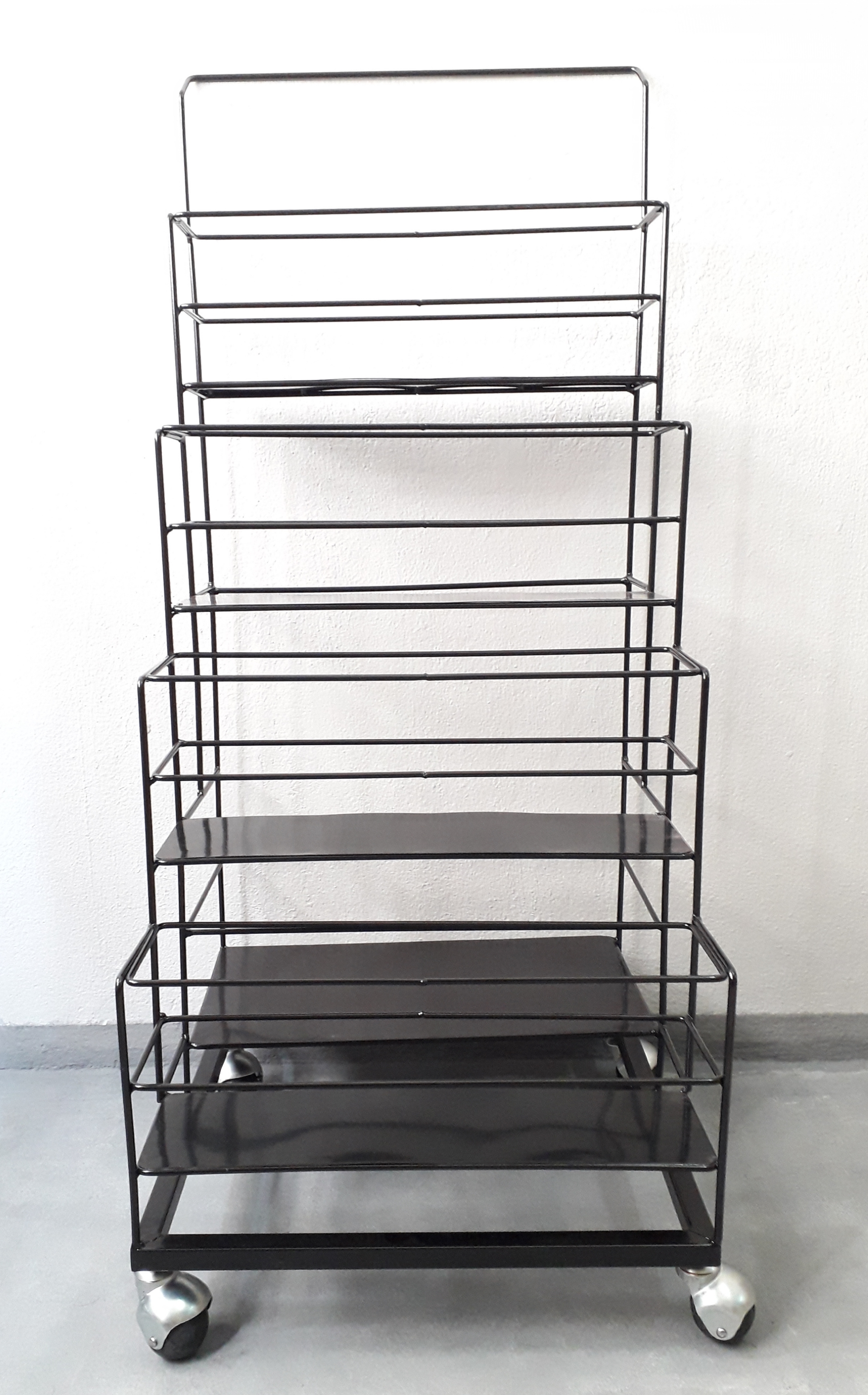 ชั้นวางขวด วางสีสเปรย์