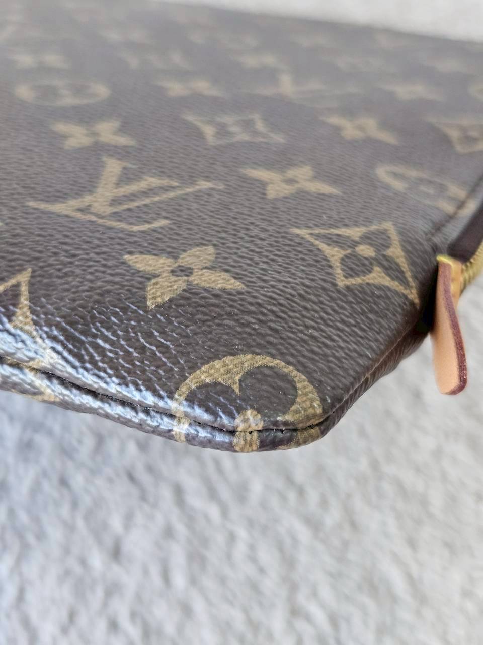 LV m44499 Etui Voyage MM Pouch microchip