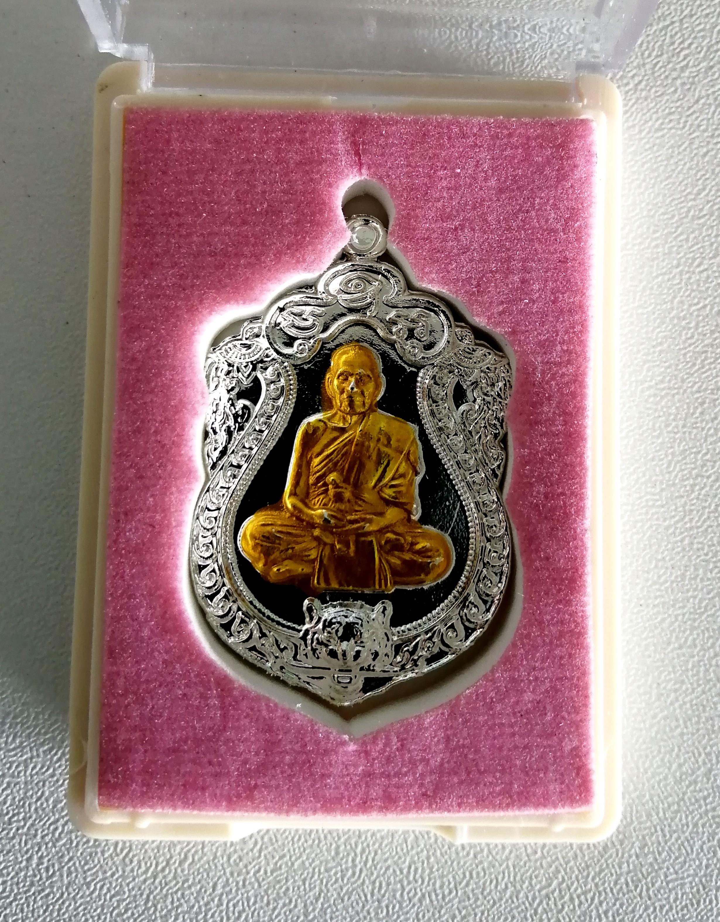 เหรียญเสมาเสือคาบดาบ พยัคฆ์คำราม บารมี ๙๙ พ.ศ. ๒๕๖๓ หลวงพ่อพัฒน์ วัดห้วยด้วน จ.นครสวรรค์