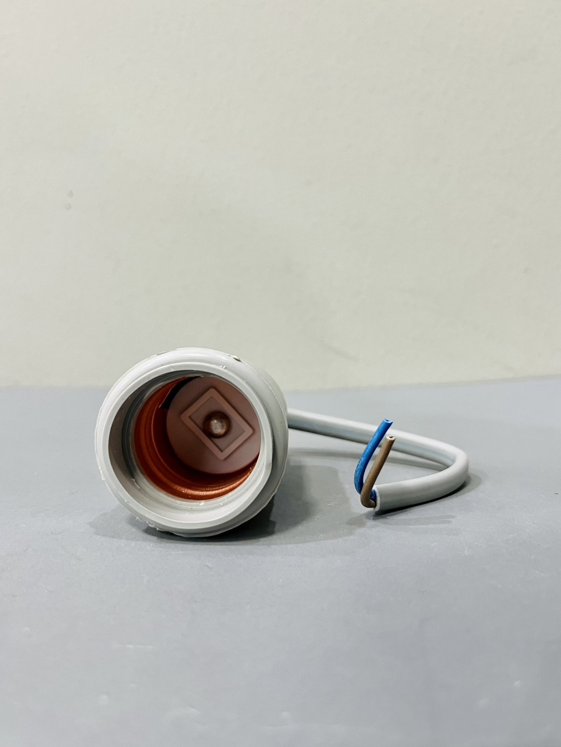 ขั้วห้อยเกลียวยางกันน้ำ E27 สีเทา