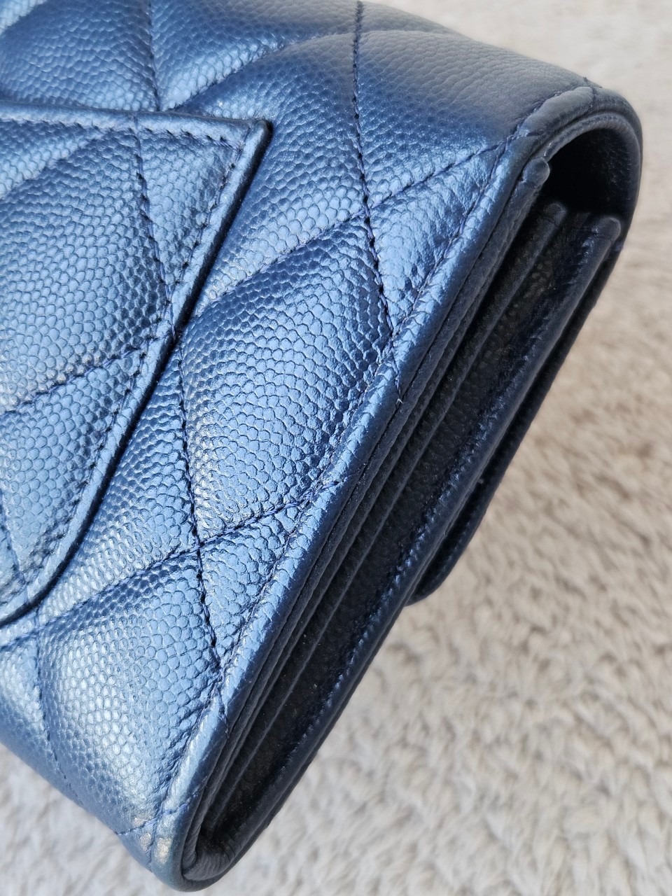 Chanel Sarah Navy wallet holo31