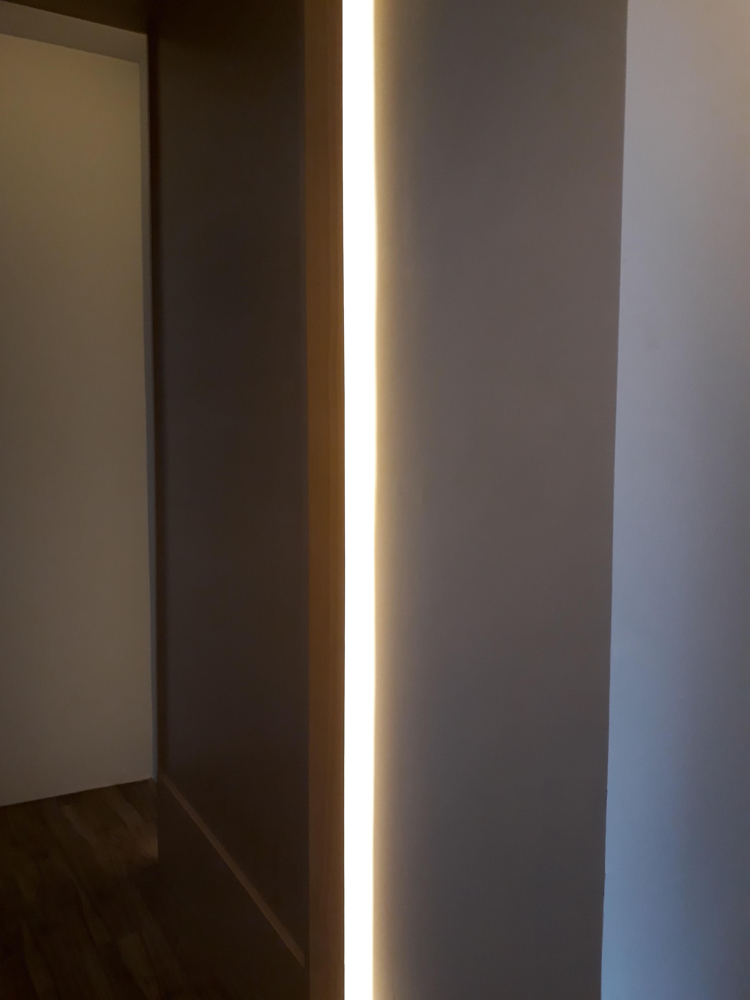 งานผลิตติดตั้ง MAYFAIR CLINIC ฉลุแผ่นไทเทเนี่ยมทองเงา 1 มม. ยึดแผ่นอะคลิลิค 3 มม. พร้อมติดตั้งราคาโรงงาน