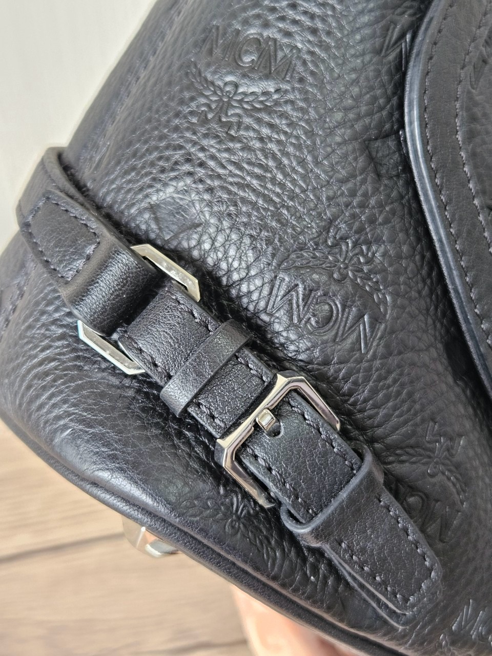 MCM Essential Crossbody Leather Black