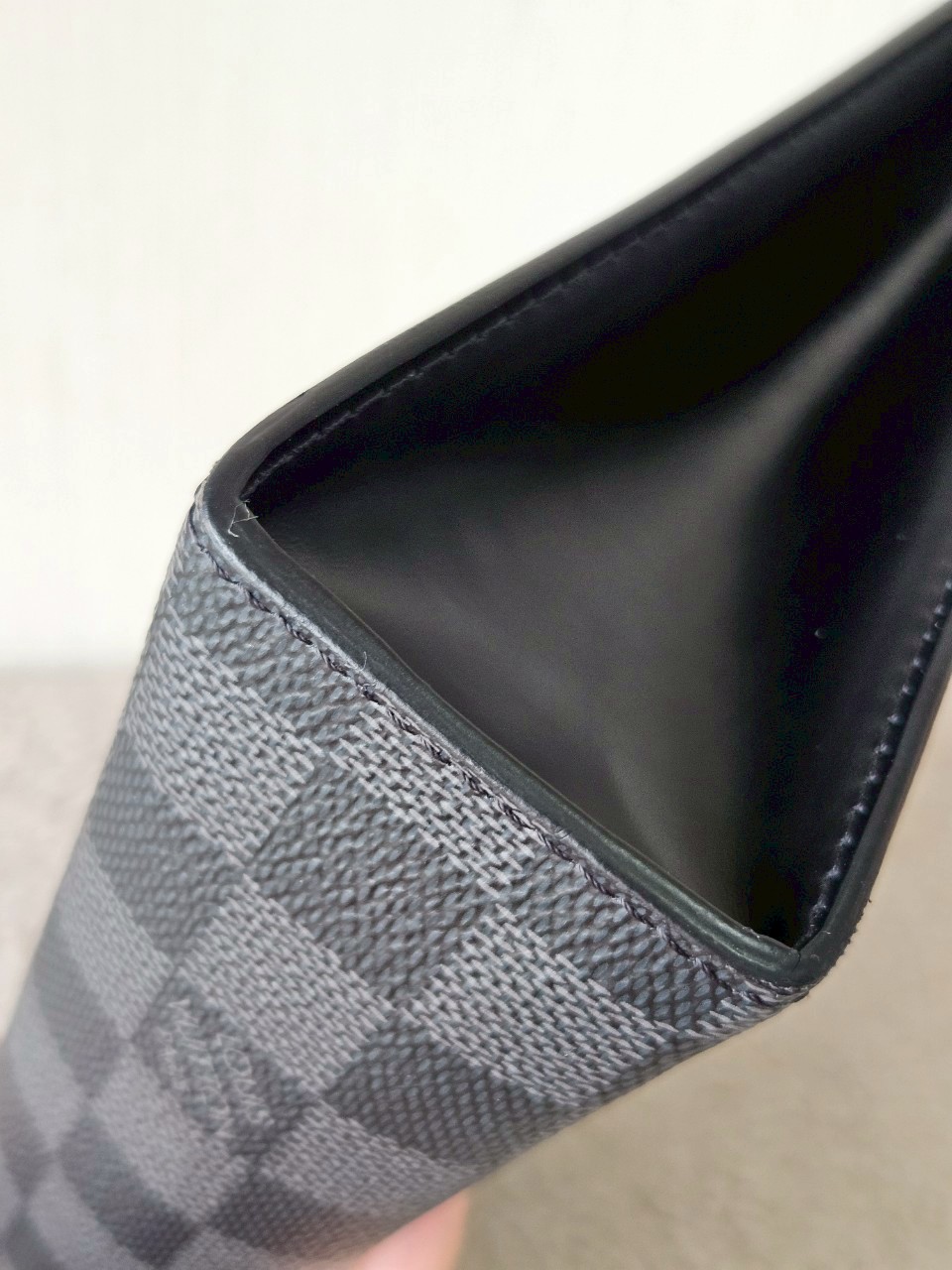 LV Pochette Voyage Graphite MM