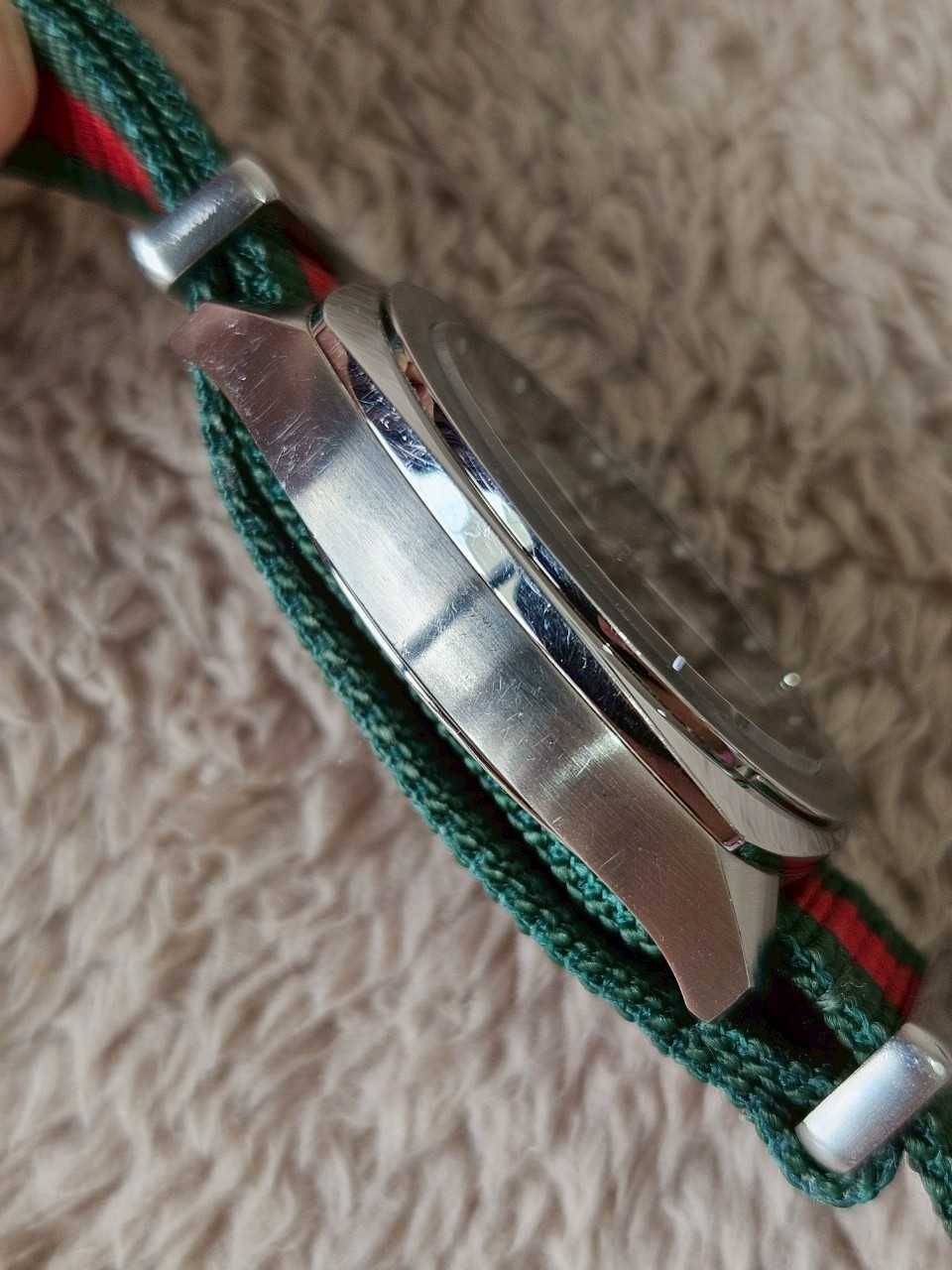 Gucci GG2570 Black Dial Watch สายเขียวแดง