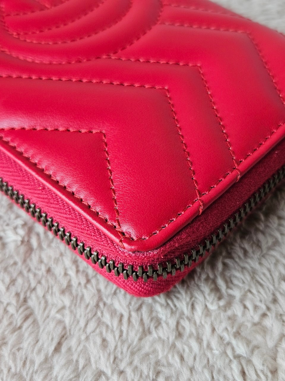 Gucci Marmont Zip Around Wallet สีแดง