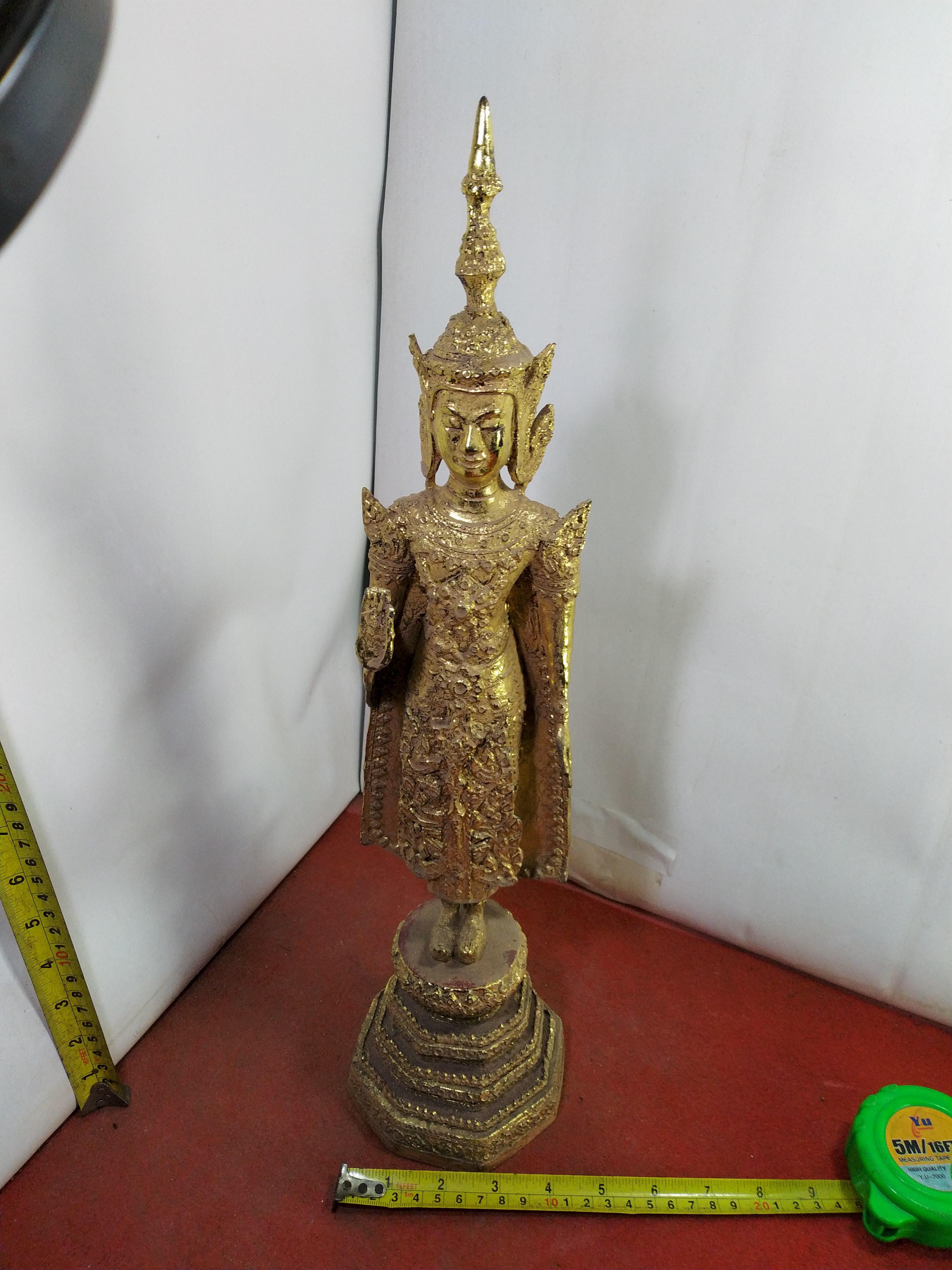 พระรัตนะ ปางห้ามญาติ ประจำวันสำหรับผู้ที่เกิดวันจันทร์