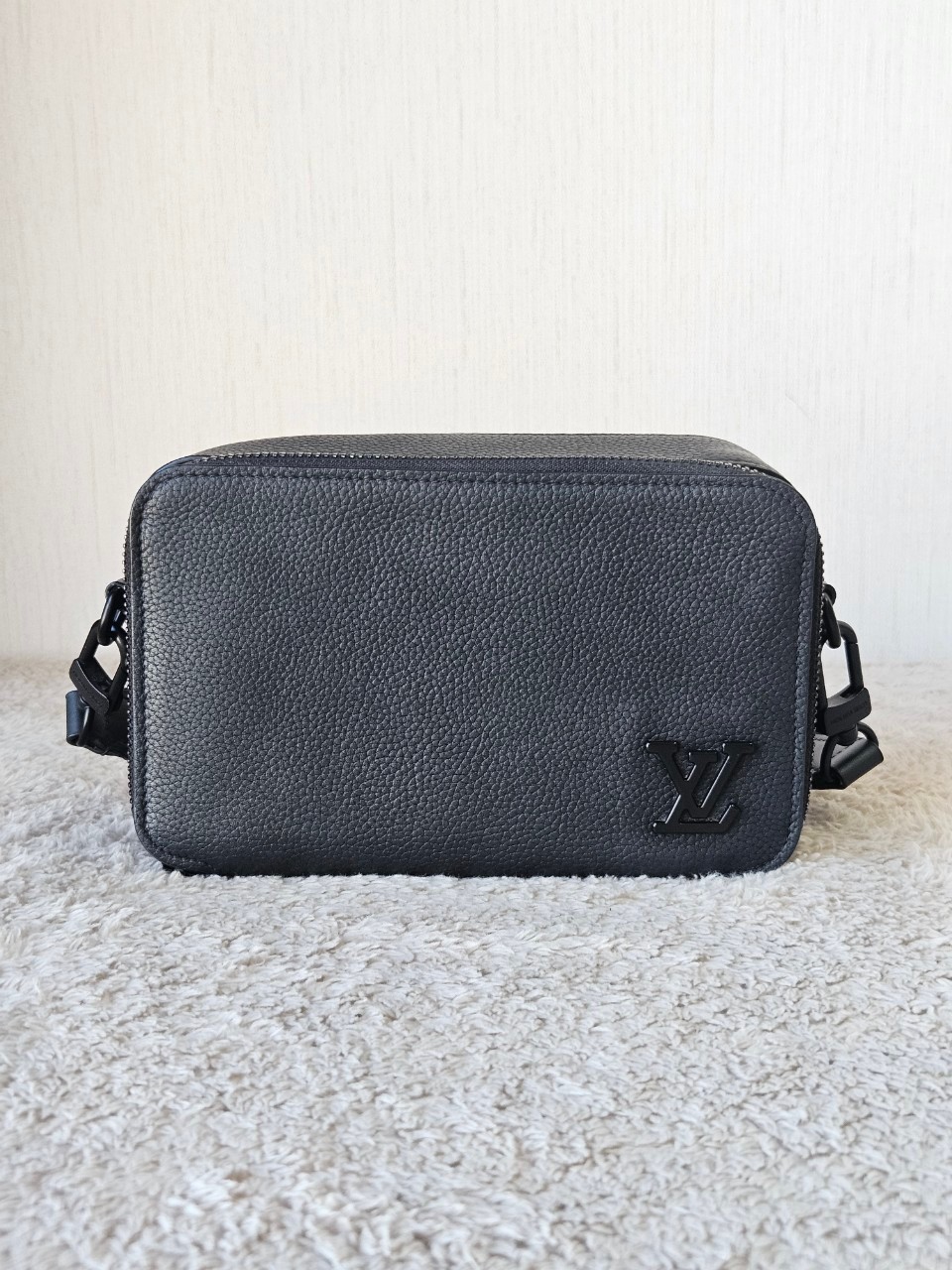 LV M59161 Alpha Wearable Wallet