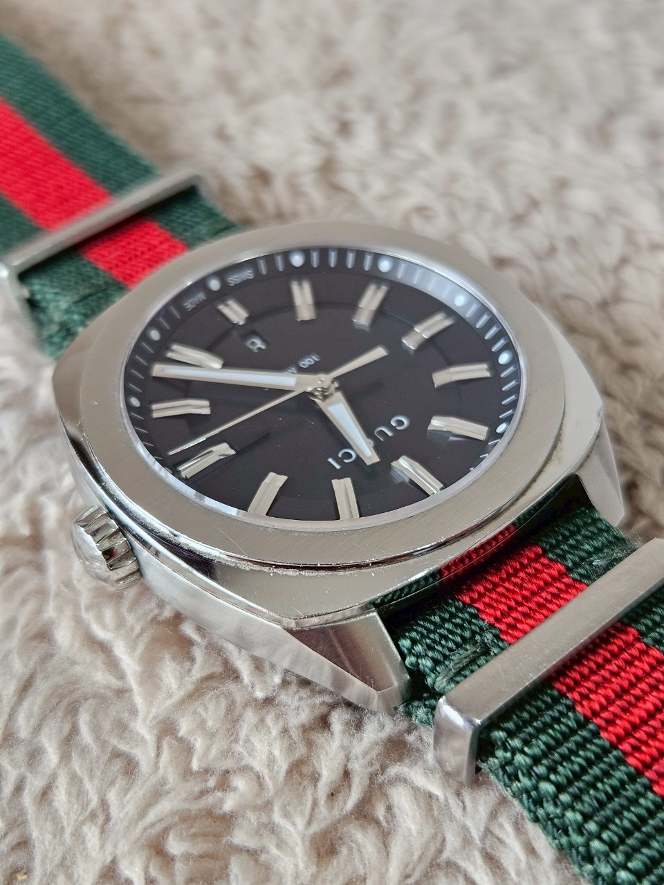 Gucci GG2570 Black Dial Watch สายเขียวแดง