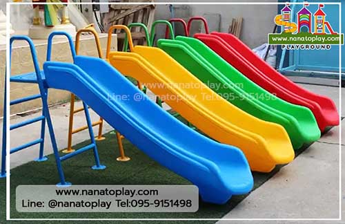 สไลเดอร์พร้อมขาเหล็ก สไลเดอร์เหมาะสำหรับติดตั้งพื้นที่เครื่องเล่นสนาม พื้นที่รอบสระว่ายน้ำ กระดานลื่นมาพร้อมขาเหล็กสูงแข็งแรง