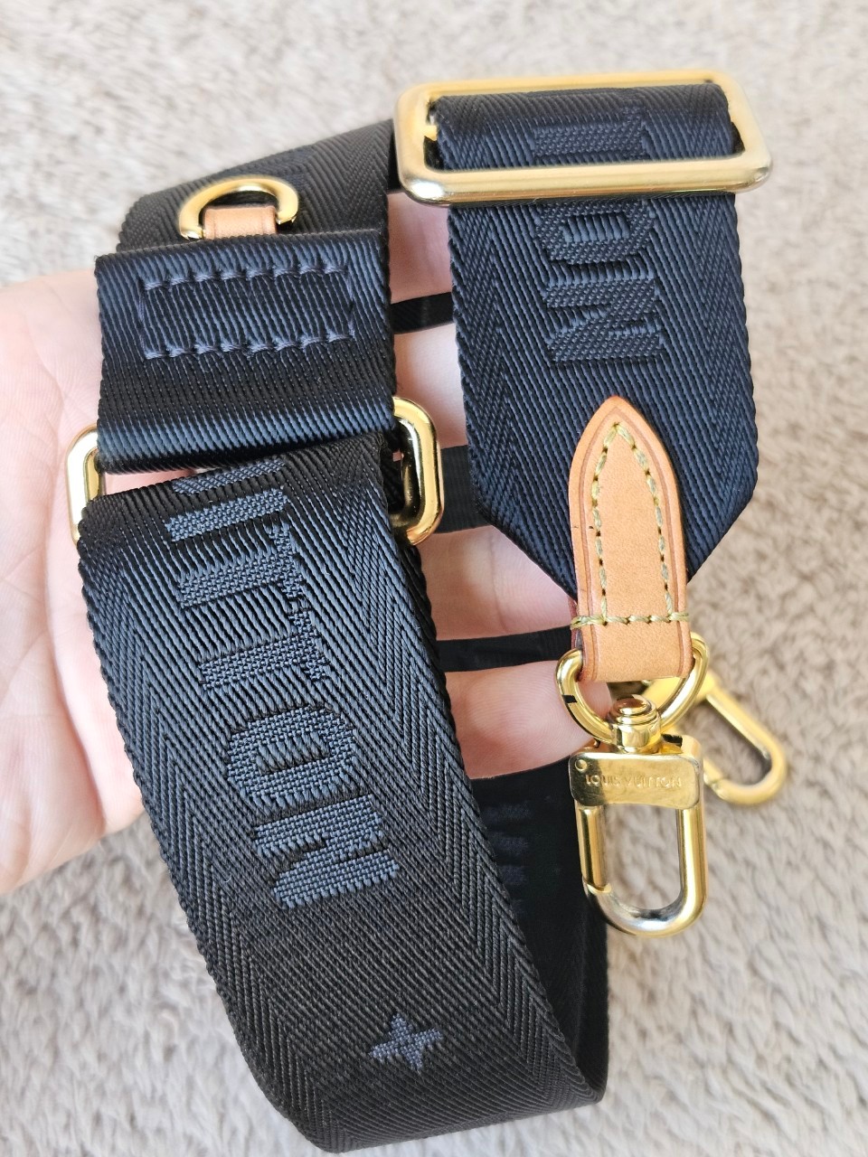 LV J02487 สายสะพายไหล่ Bandoulière สีดำ