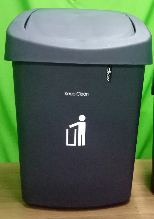 ถังขยะทรงเหลี่ยม ฝาสวิง 25 ลิตร