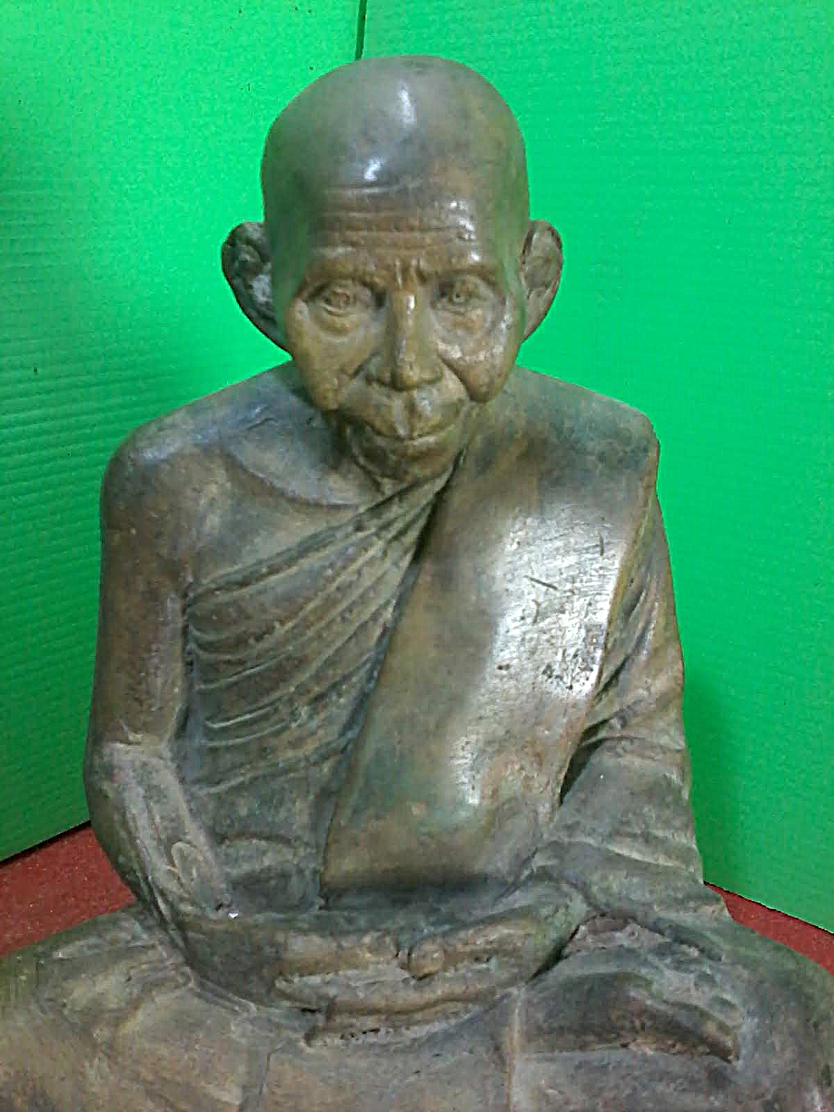 พ่อท่านคล้าย วาจาสิทธิ์ พระครูพิศิษฐ์อรรถการ (คล้าย จนฺทสุวณฺโณ) เจ้าอาวาสวัดสวนขันและวัดพระธาตุน้อย ขนาดหน้าตัก 5 นิ้ว เนื้อสำริด