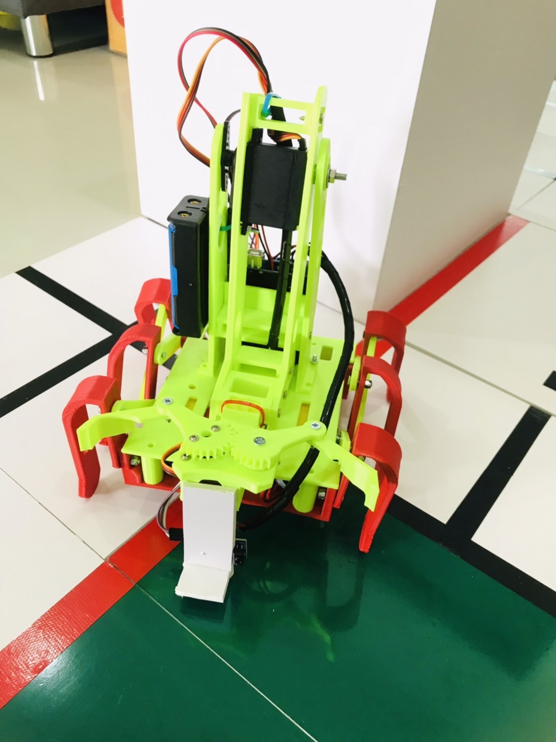 หุ่นยนต์อัตโนมัติ เดินตามเส้น 6 ขา แบบผสม สพฐ. Ex