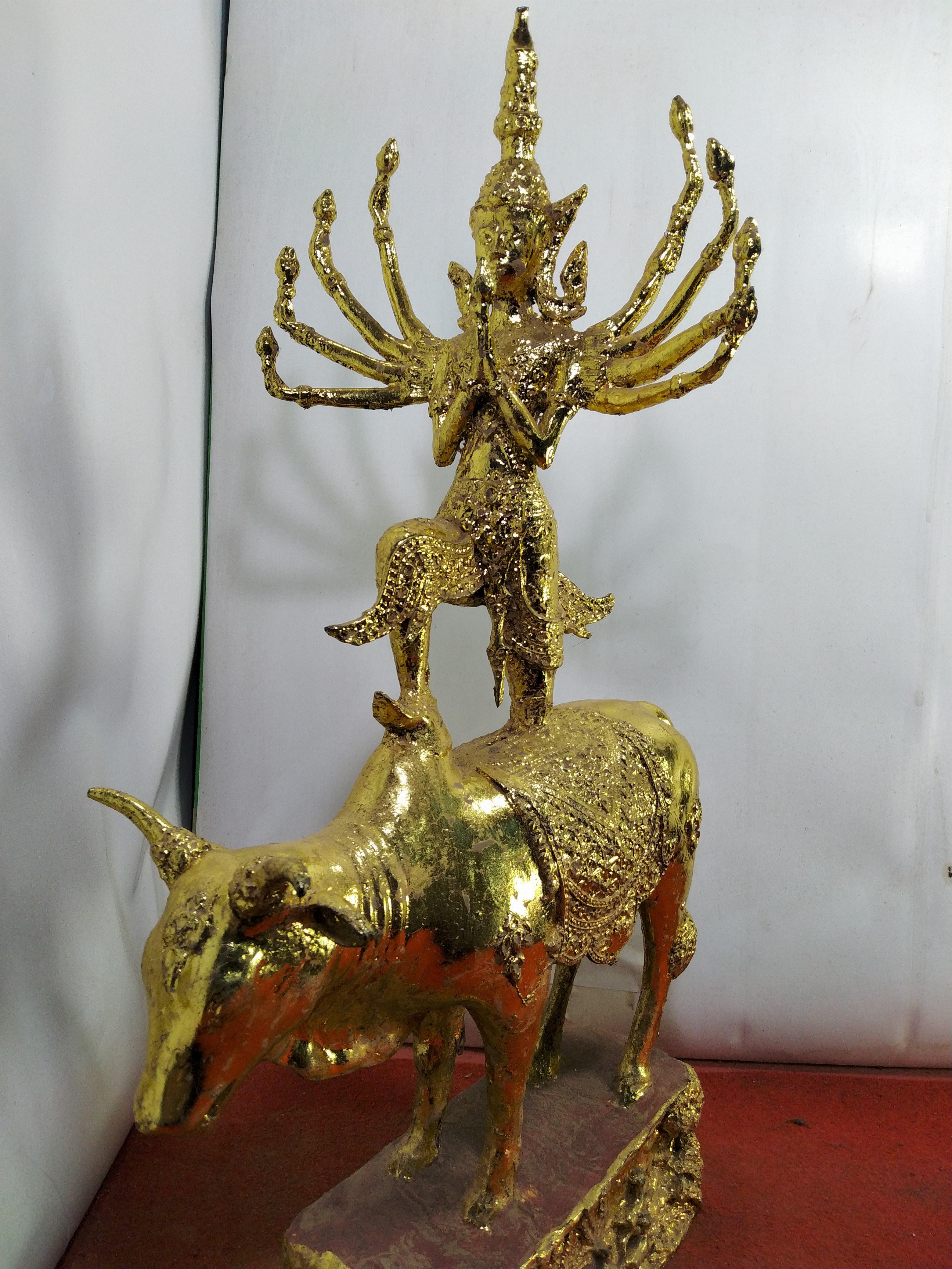 พระนารายณ์ ทรงโค เนื้อลงรักปิดทอง