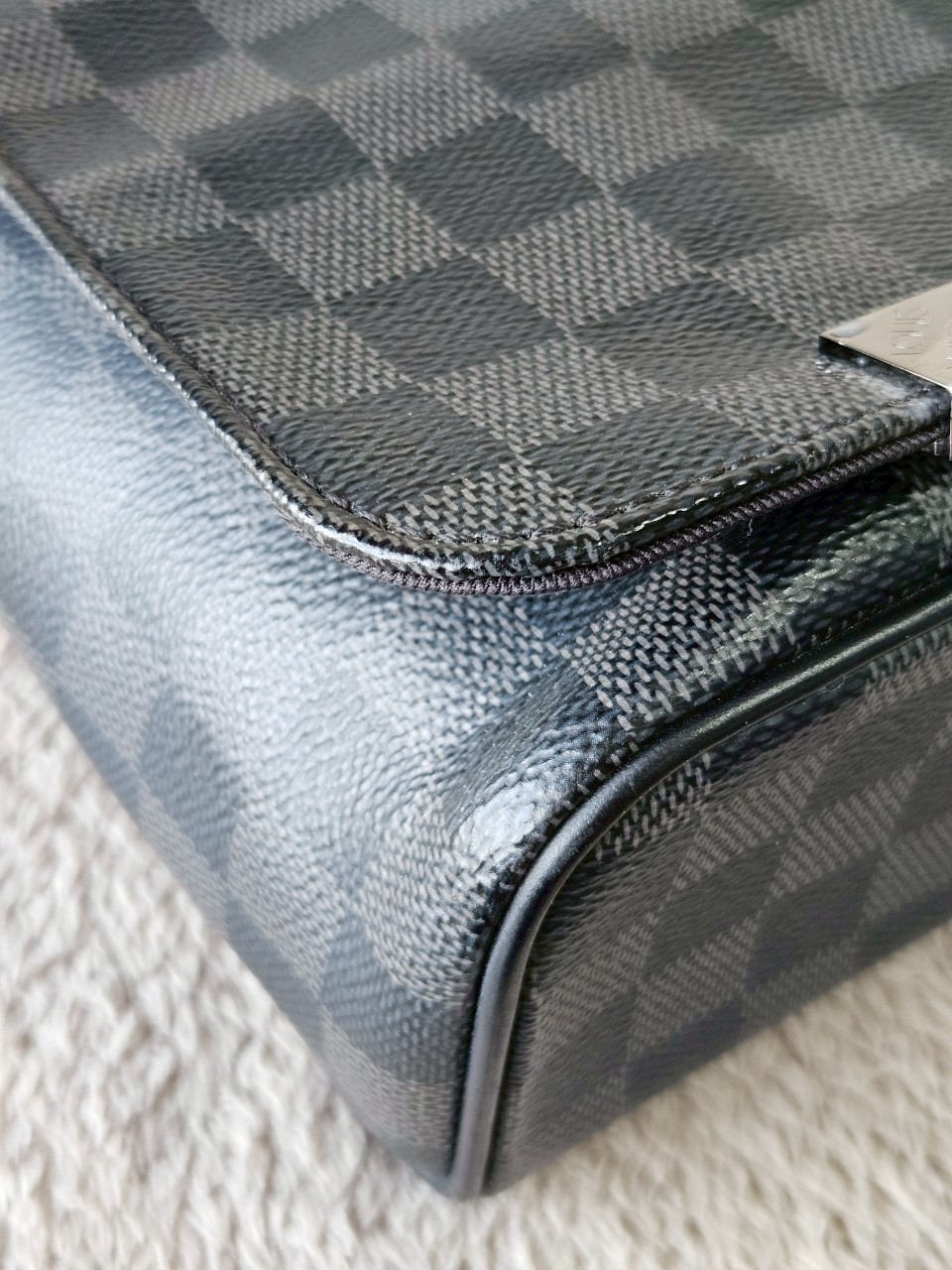 LV District Damier Graphite MM