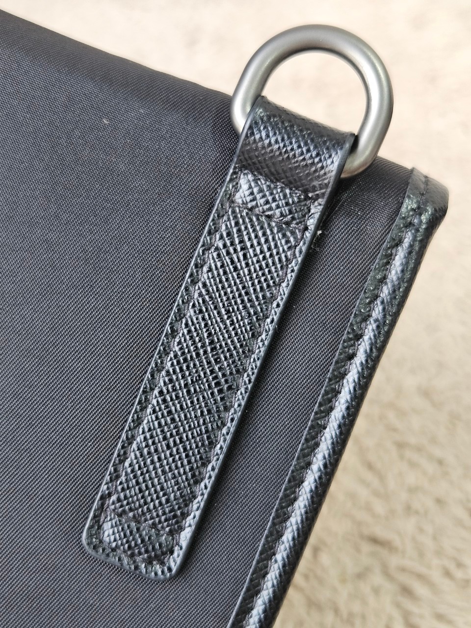 Prada Re-Nylon Smartphone Case สีดำ