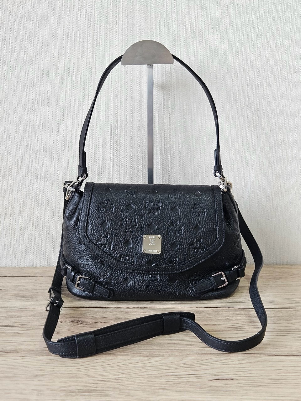 MCM Essential Crossbody Leather Black