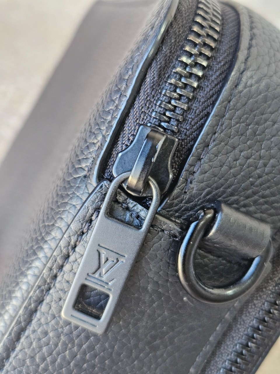 LV M59161 Alpha Wearable Wallet