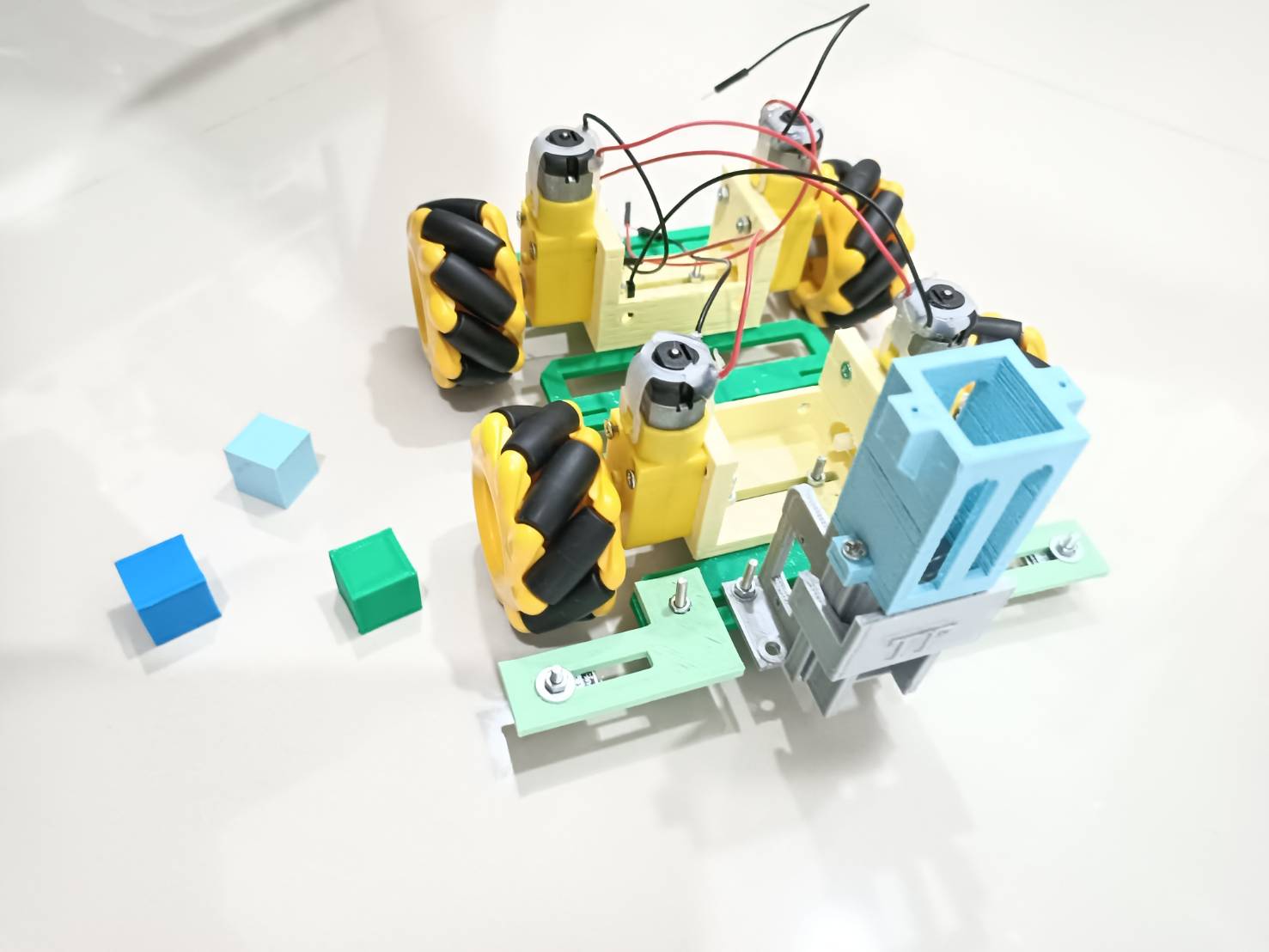 ชุดโครงหุ่นยนต์ระดับกลาง แบบล้อสไลด์ข้างได้ 2024 (ไม่รวมบอร์ด)