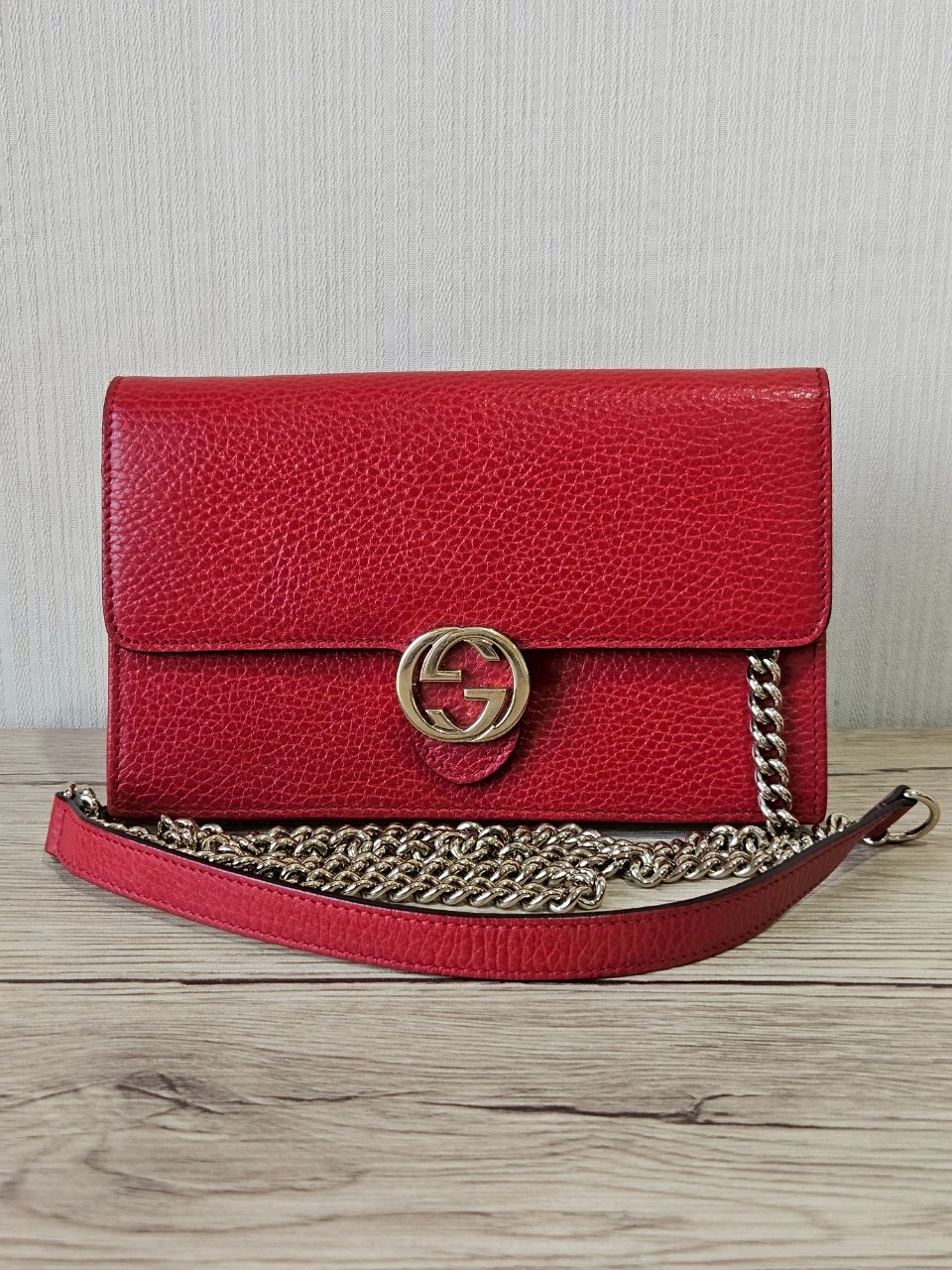 Gucci Interlock WOC สีแดง