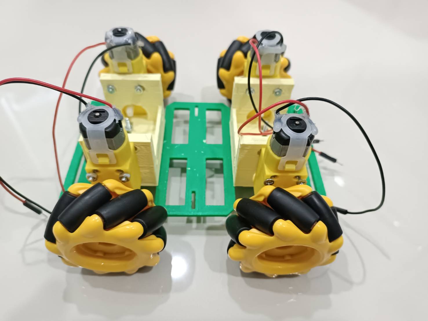 ชุดโครงหุ่นยนต์ระดับกลาง แบบล้อสไลด์ข้างได้ 2024 (ไม่รวมบอร์ด)