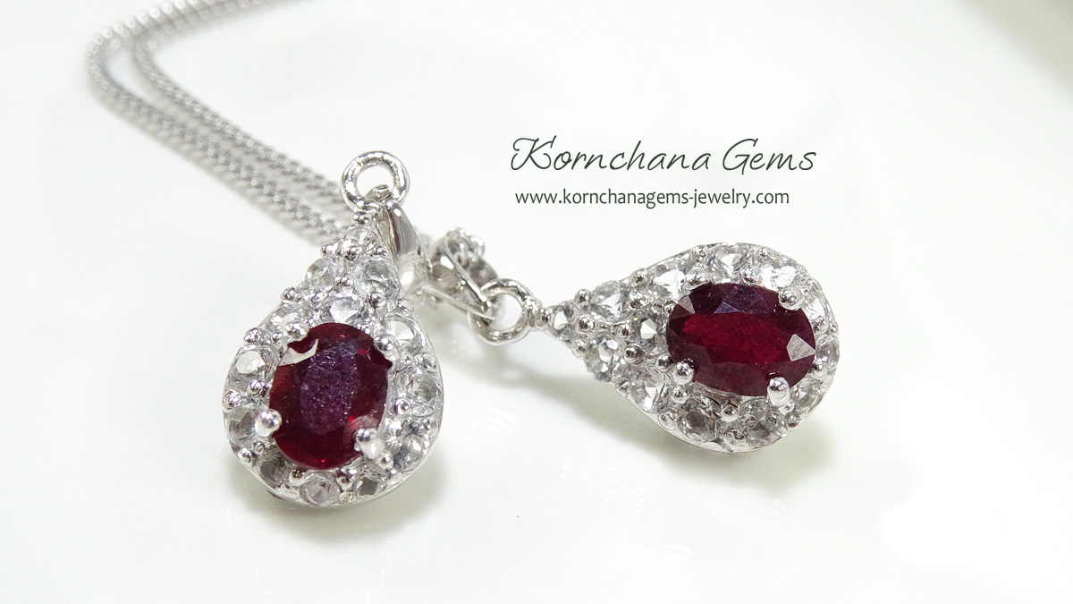 จี้พลอยทับทิมแท้ Ruby Pendant ล้อมด้วยพลอยขาว white topaz สวยคลาสสิค ตัวเรือนเงินแท้ silver925 ชิ้นงานประณีต จัดส่งรวดเร็ว