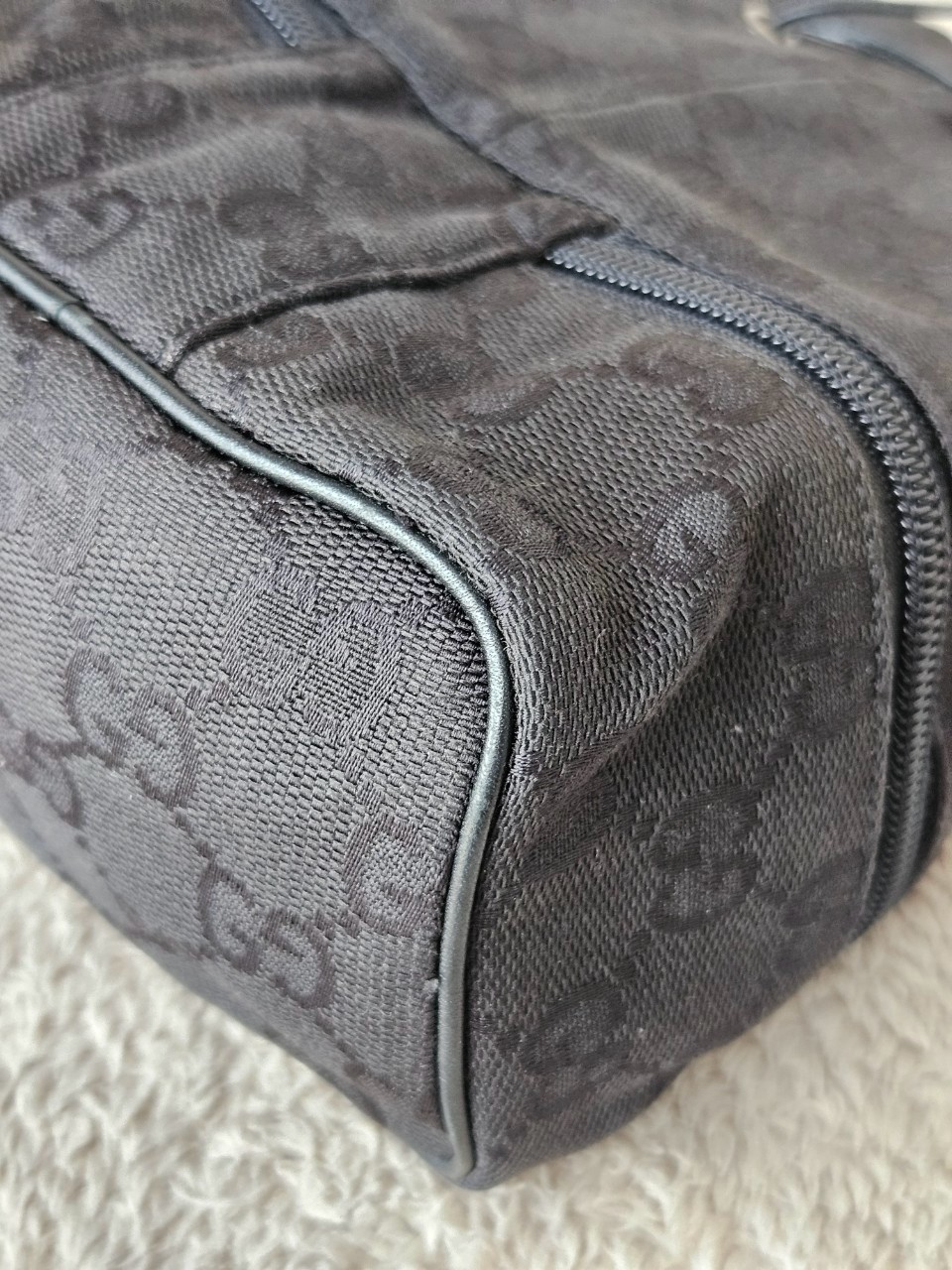 Gucci GG Canvas Pouch Black 6x8นิ้ว