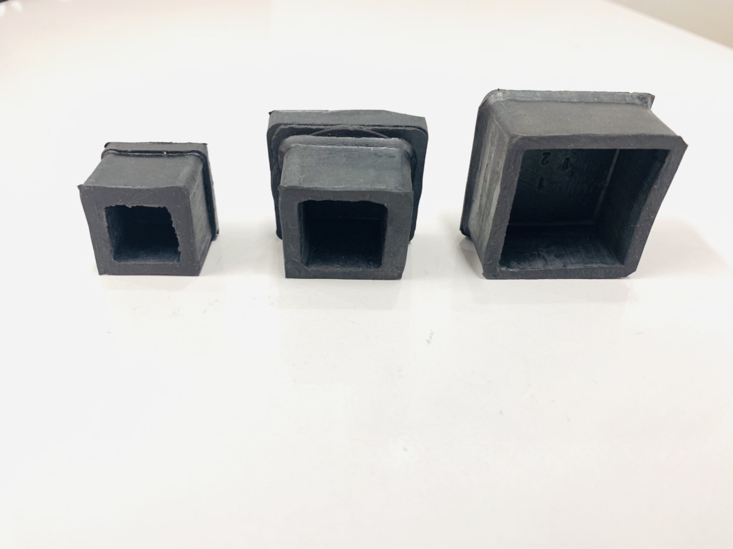 ยางขาโต๊ะ เหลี่ยม