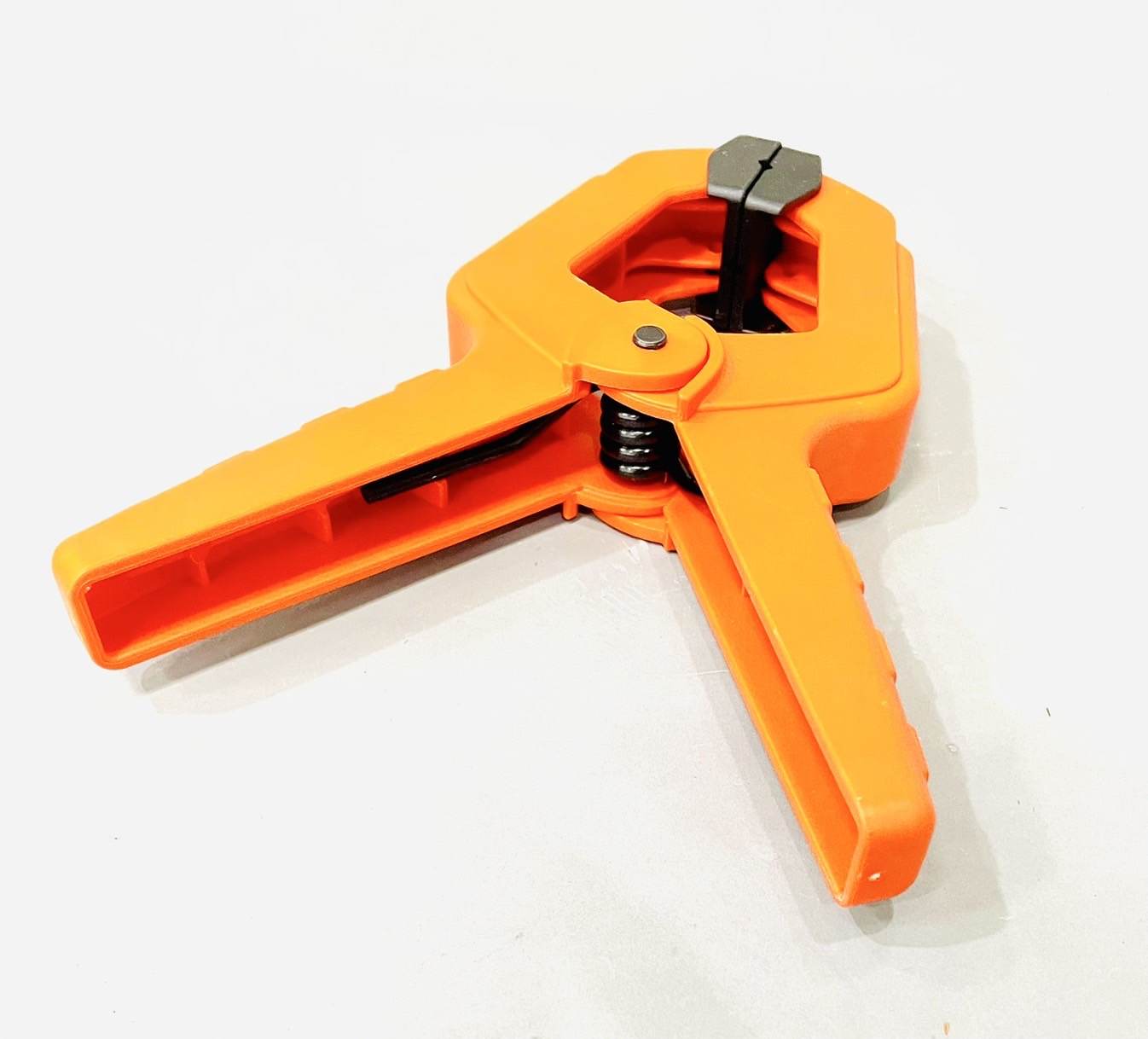 คีมหนีบพลาสติกแบบสปริง 3" พัมคิน