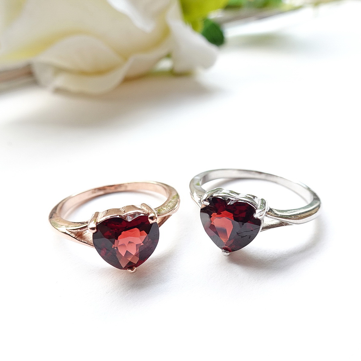 แหวนหัวใจสีแดงพลอยการ์เนทหรือโกเมนสีแดงเข้มเม็ดเดียวโดดเด่น น่ารัก สื่อถึงรักแท้รักเดียว ตัวเรือนเงินแท้ silver925 ชิ้นงานประณีต จัดส่งรวดเร็ว