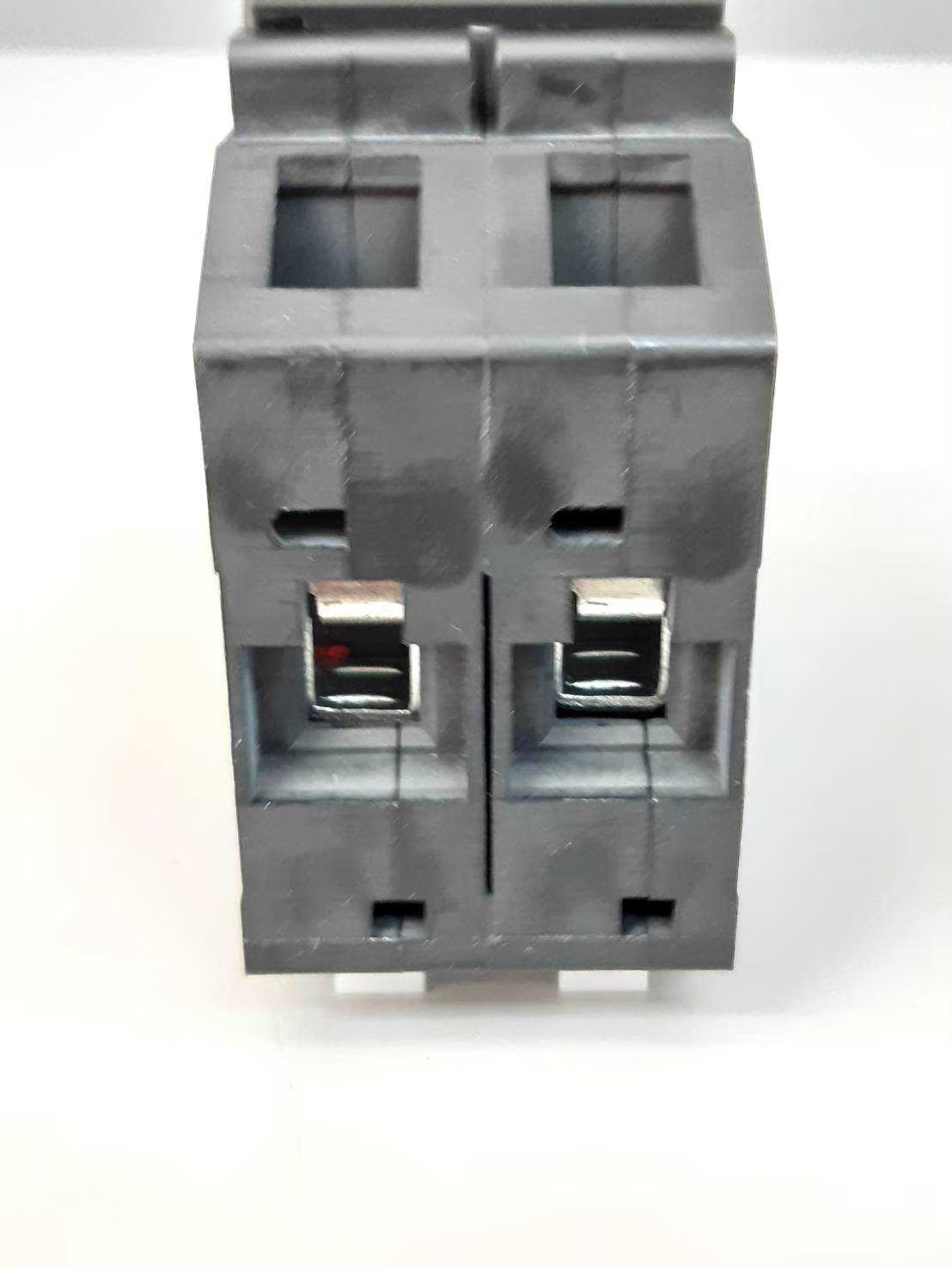 เมนเบรคเกอร์ 2P ช้าง