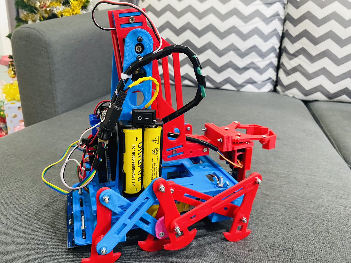 หุ่นยนต์อัตโนมัติ เดินตามเส้น แบบผสม สพฐ.8ขา(ประกอบเสร็จ)