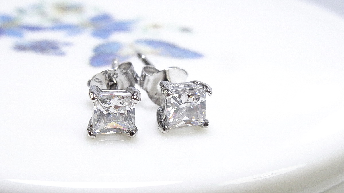 ต่างหูเพชร CZ เกรดพรีเมี่ยม ต่างหูเพชรเม็ดเดี่ยว ลดกระหน่ำเหลือคู่ละ 290- รับประกันความพึงพอใจ