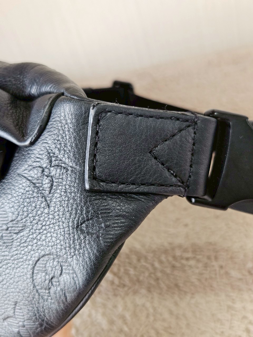 LV Discovery PM EMP Black Microchip