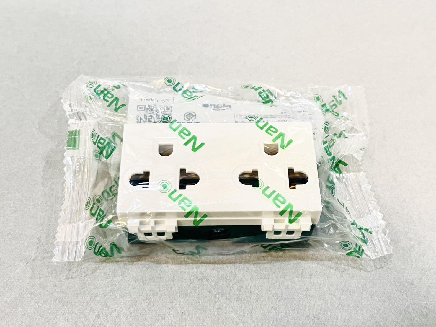 ปลั๊กกราวน์คู่ รุ่นใหม่ SC-PV601 ขันน๊อต Nano
