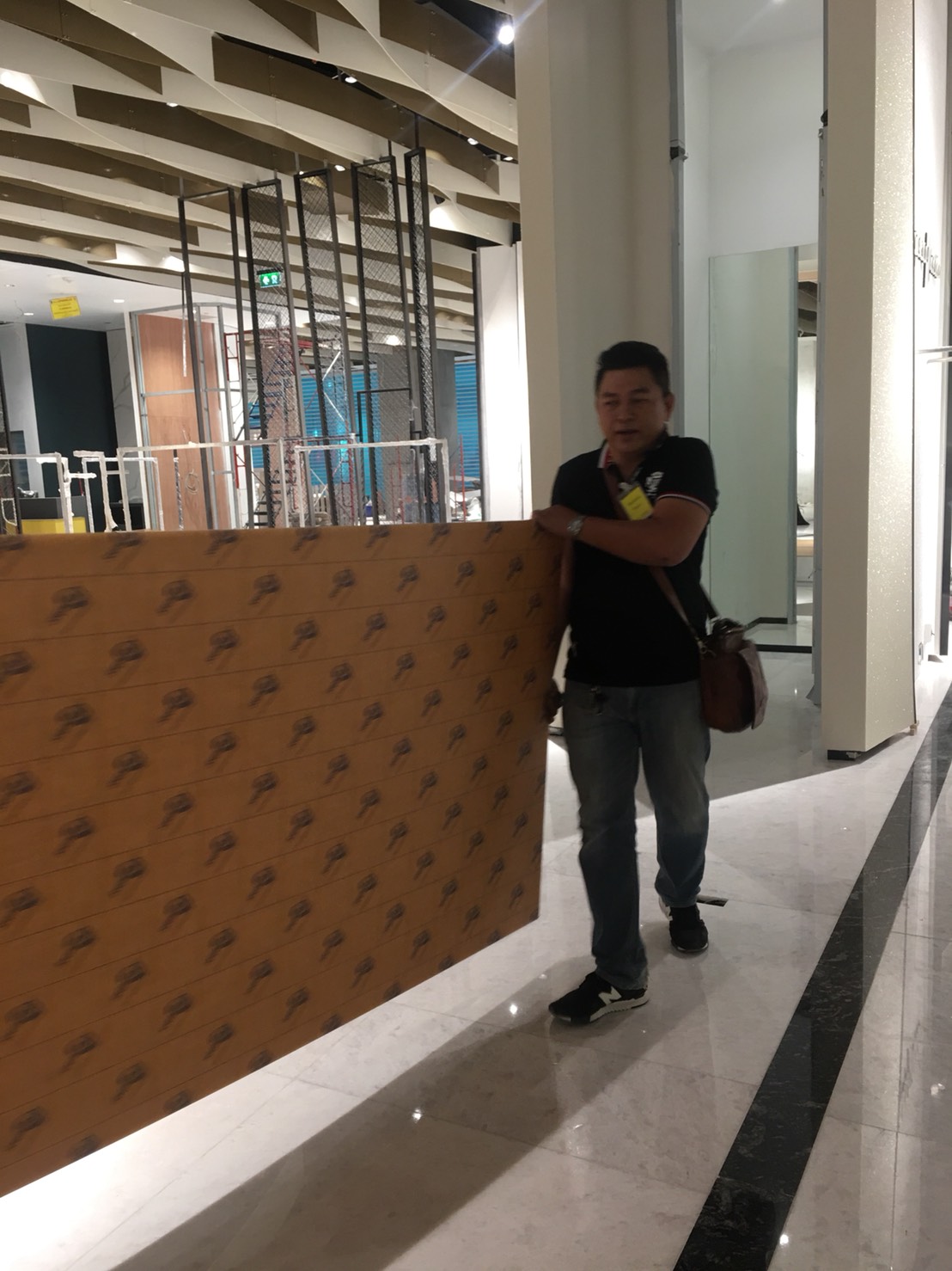 งานผลิตติดตั้ง อะคริลิค 5 มม.วางไฟ ทำสี ติดอะคริลิค่ใส 15 มม. พร้อมติดตั้งราคาโรงงาน