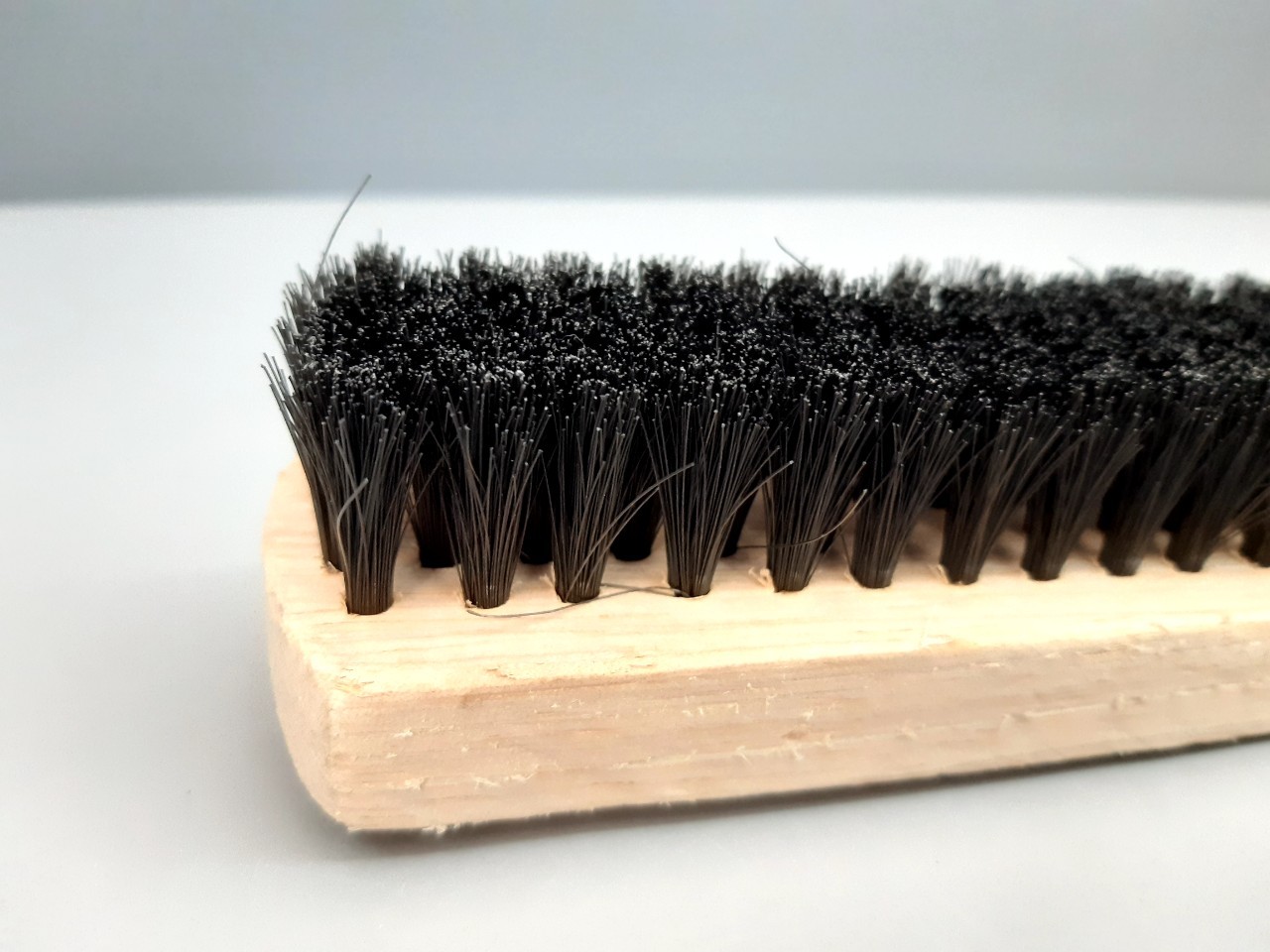 แปรงสลัดน้ำปูน มีด้าม ตราช้าง